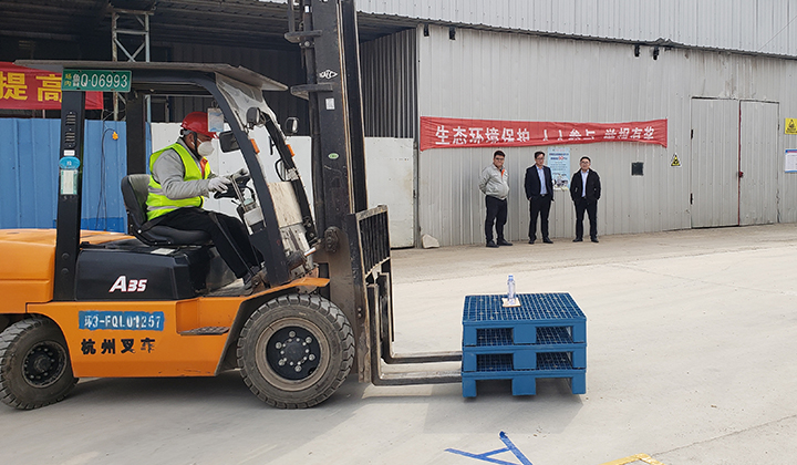 叉車1.jpg 叉車1.jpg